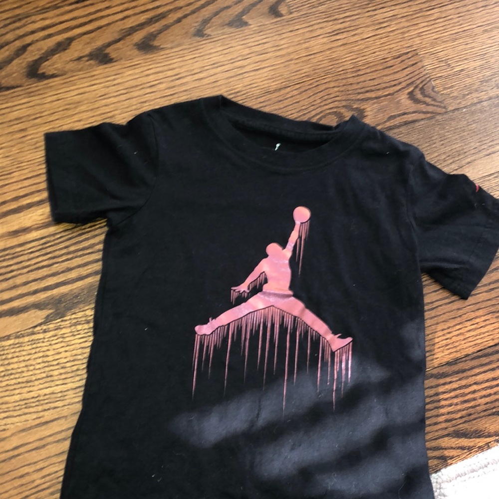 Boys 6 jordan tee